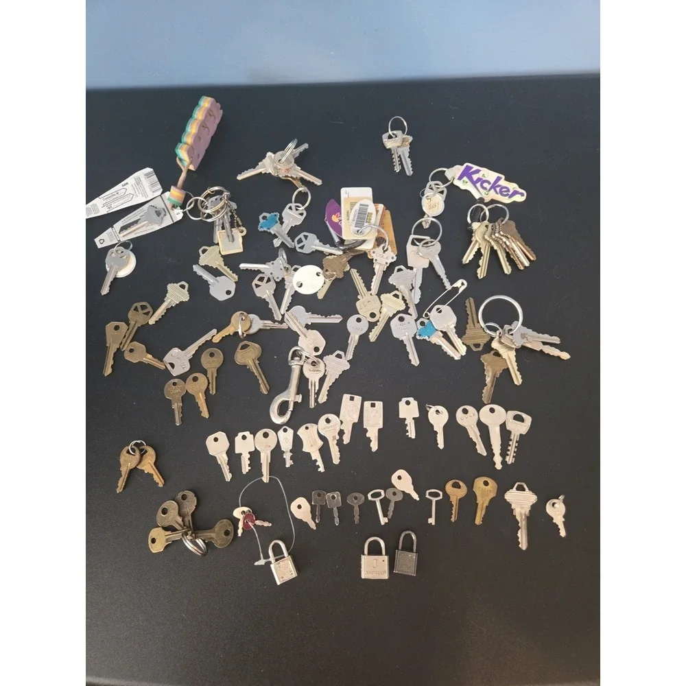 Bundled Lot of‎ Vintage Keys